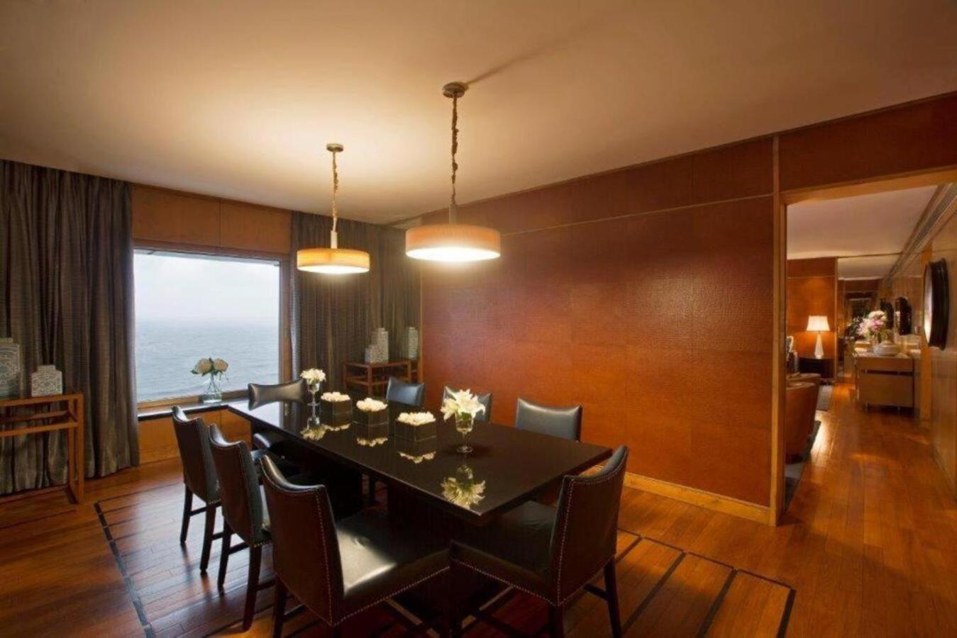 Taj Lands End Hotel Mumbai Exterior foto A suite at the hotel