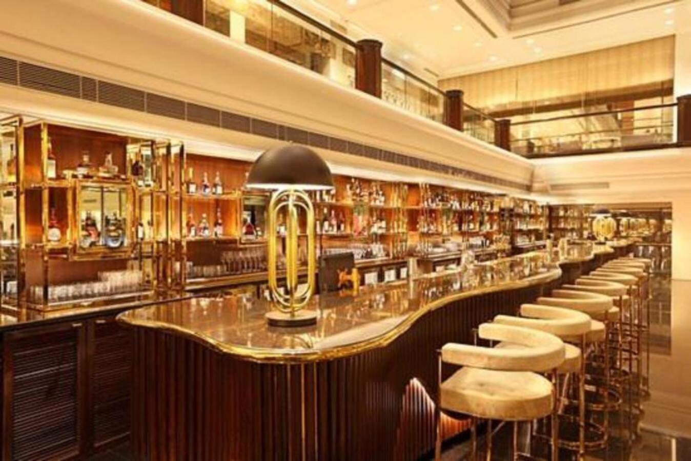 Taj Lands End Hotel Mumbai Exterior foto The bar at the Connaught
