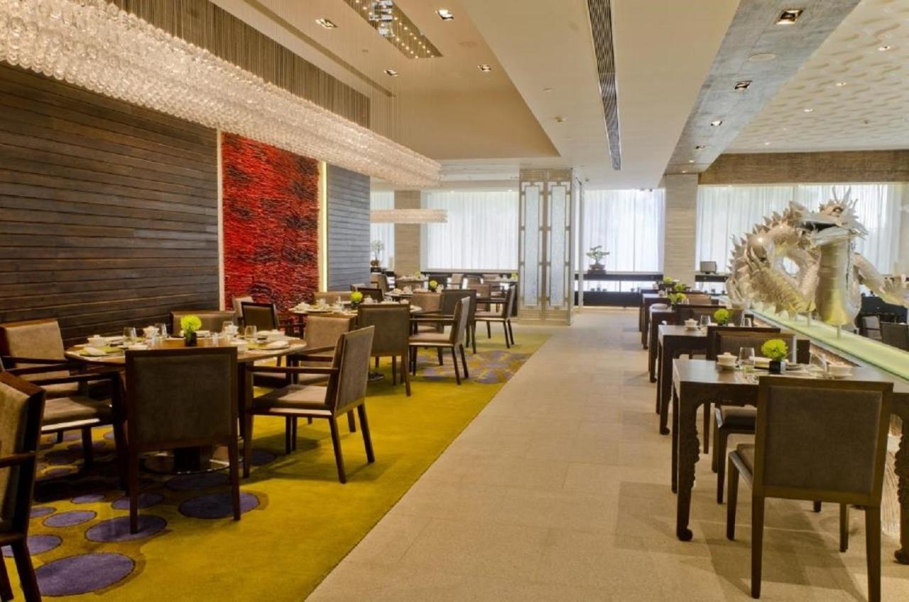 Taj Lands End Hotel Mumbai Exterior foto The restaurant